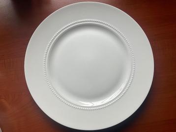 Dinerbord wit NEWCASTLE met parelrandje beschikbaar voor biedingen