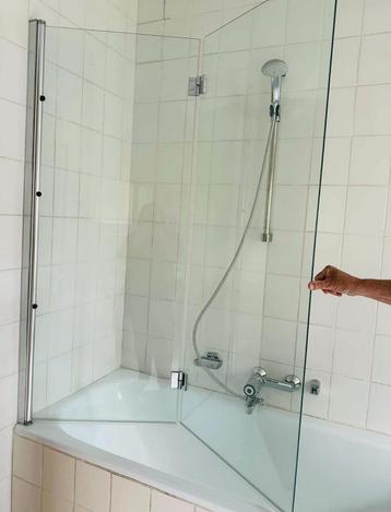 Badwand van dik glas – 2-delig inklapbaar – bijna nieuw! beschikbaar voor biedingen