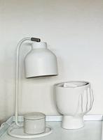 Witte vaas Hand, Huis en Inrichting, Woonaccessoires | Vazen, Ophalen, Wit, Aardewerk of Porselein, Zo goed als nieuw