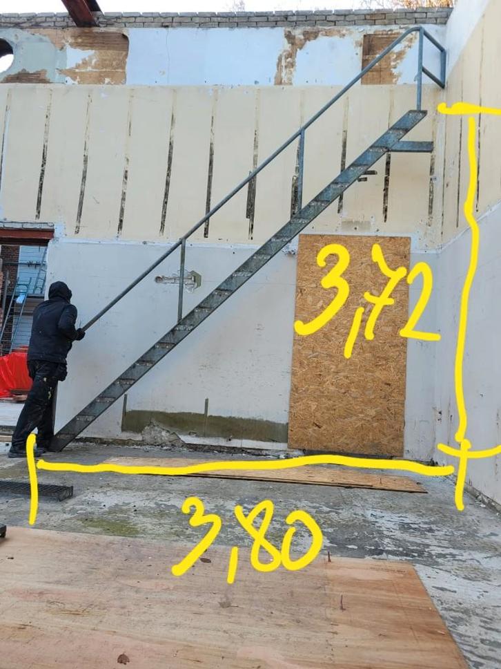 Stalen industriële trap, Doe-het-zelf en Verbouw, Ladders en Trappen, Gebruikt, Trap, 2 tot 4 meter, Opvouwbaar of Inschuifbaar