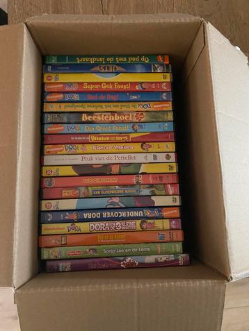 Doos met 20 originele peuter en kleuter dvd’s beschikbaar voor biedingen