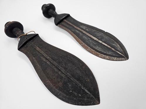Ikula Ikul antiek traditionele ceremoniële dolk uit DR Congo, Antiek en Kunst, Kunst | Niet-Westerse kunst, Ophalen of Verzenden