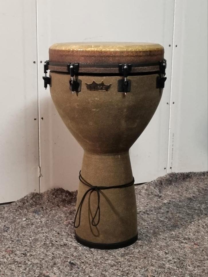 Remo Mondo Djembé Earth 14 inch, Muziek en Instrumenten, Percussie, Gebruikt, Trommel, Ophalen