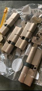 Veiligheid sleutels SKG, Doe-het-zelf en Verbouw, Hang- en Sluitwerk, Ophalen of Verzenden, Zo goed als nieuw, Slot