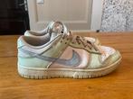 Nike Dunk Low Dames - Light Soft Pink - Gedragen, Kleding | Heren, Kostuums en Colberts, Ophalen, Gedragen, Roze