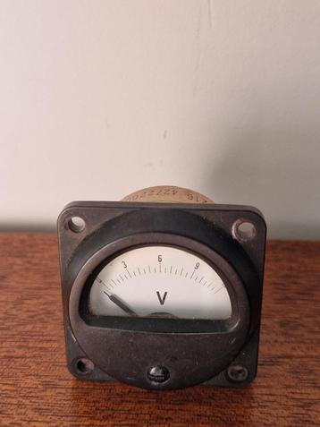 Vintage Philips voltmeter beschikbaar voor biedingen