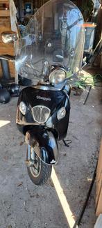 Keurige scooter inclusief papieren helmen en slot, 1900 KM, Fietsen en Brommers, Scooters | Overige merken, Ophalen of Verzenden