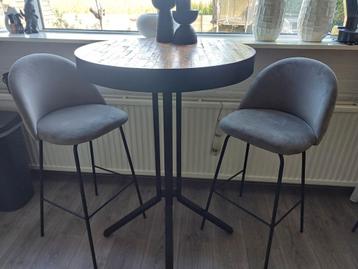 2x velvet grijs/champagne kleurige barkrukken  beschikbaar voor biedingen