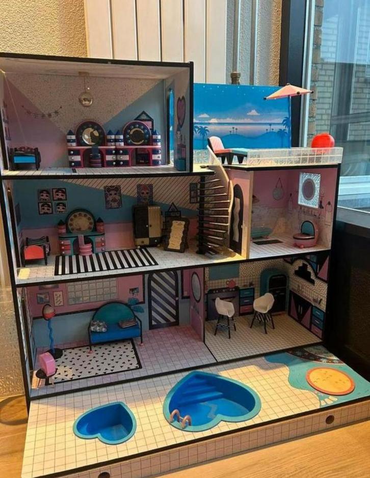 LOL Surprise Huis - Compleet met Accessoires!, Kinderen en Baby's, Speelgoed | Poppenhuizen, Gebruikt, Poppenhuis, Ophalen