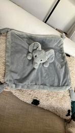 Petit villain olifant grijs knuffeldoek, Ophalen of Verzenden, Zo goed als nieuw, Olifant