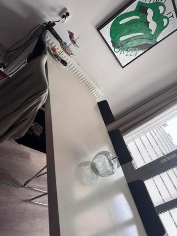 Mooie witte eettafel inc 6 stoelen