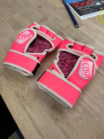 Venum Undisputed 2.0 Pink MMA trianing gloves beschikbaar voor biedingen