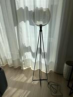 IKEA vloerlamp met glazen Jakobbsbyn lampenkap, Huis en Inrichting, Ophalen, Trend, 100 tot 150 cm, Glas