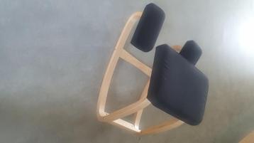 Ergonomische kniestoel  beschikbaar voor biedingen