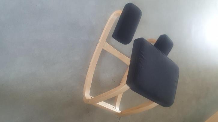 Ergonomische kniestoel, Huis en Inrichting, Bureaustoelen, Zo goed als nieuw, Bureaustoel, Zwart, Ergonomisch, Ophalen