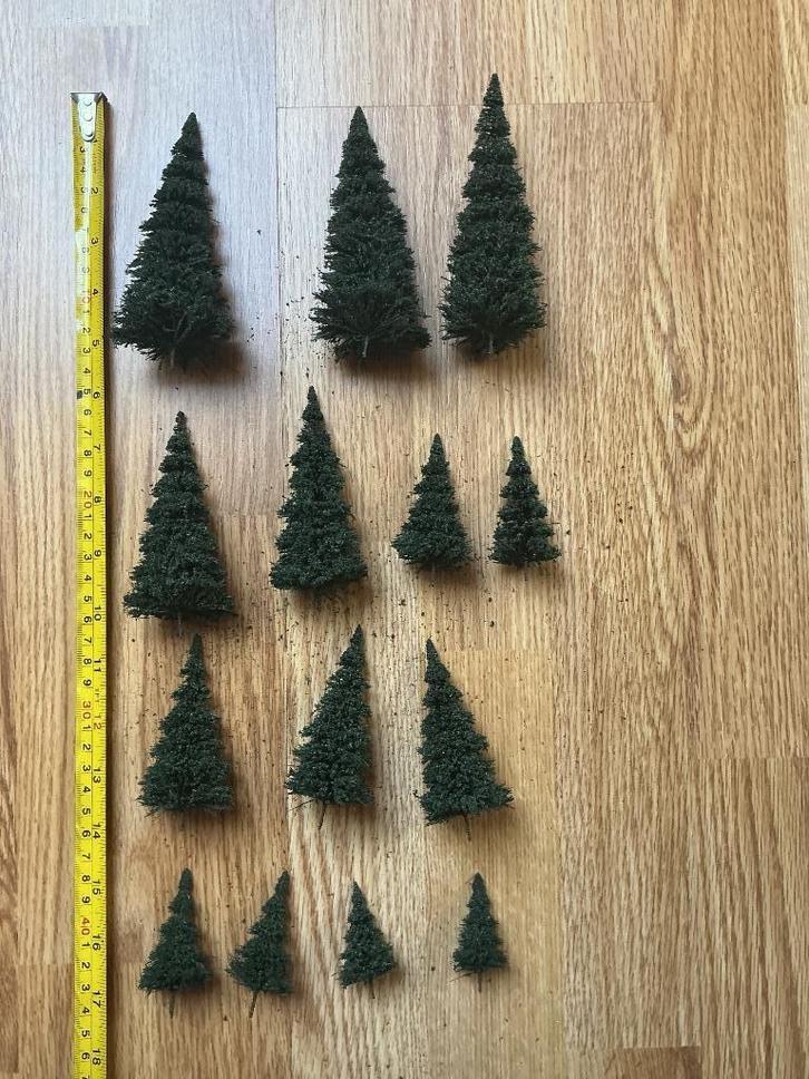 Assortiment (naald)bomen + doe het zelf set + grasmat H0, Hobby en Vrije tijd, Modeltreinen | H0, Gebruikt, Natuur, Gelijkstroom of Wisselstroom