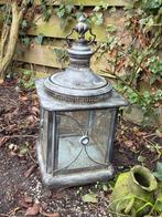 Grote metalen lantaarn met glas, Huis en Inrichting, Lampen | Hanglampen, Gebruikt, 50 tot 75 cm, Vintage, Ophalen of Verzenden