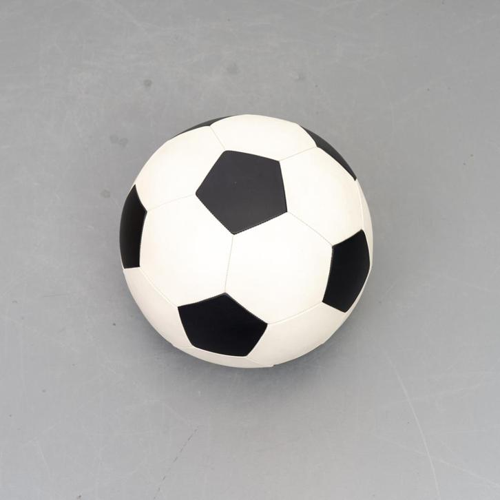1x Montis Playtime Poef - Voetbal, Huis en Inrichting, Banken | Voetenbanken en Poefen, Zo goed als nieuw, 50 tot 75 cm, 50 tot 75 cm