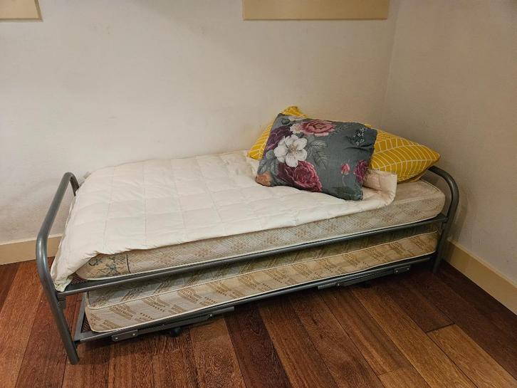 Onderschuifbed met spiraalbodem, tweedelig, Huis en Inrichting, Slaapkamer | Bedden, Gebruikt, Tweepersoons, 90 cm, 210 cm, Metaal