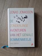 De Zonderlinge Avonturen van het Geniale Bommenmeisje, Ophalen of Verzenden, Zo goed als nieuw, Jonas Jonasson, Nederland