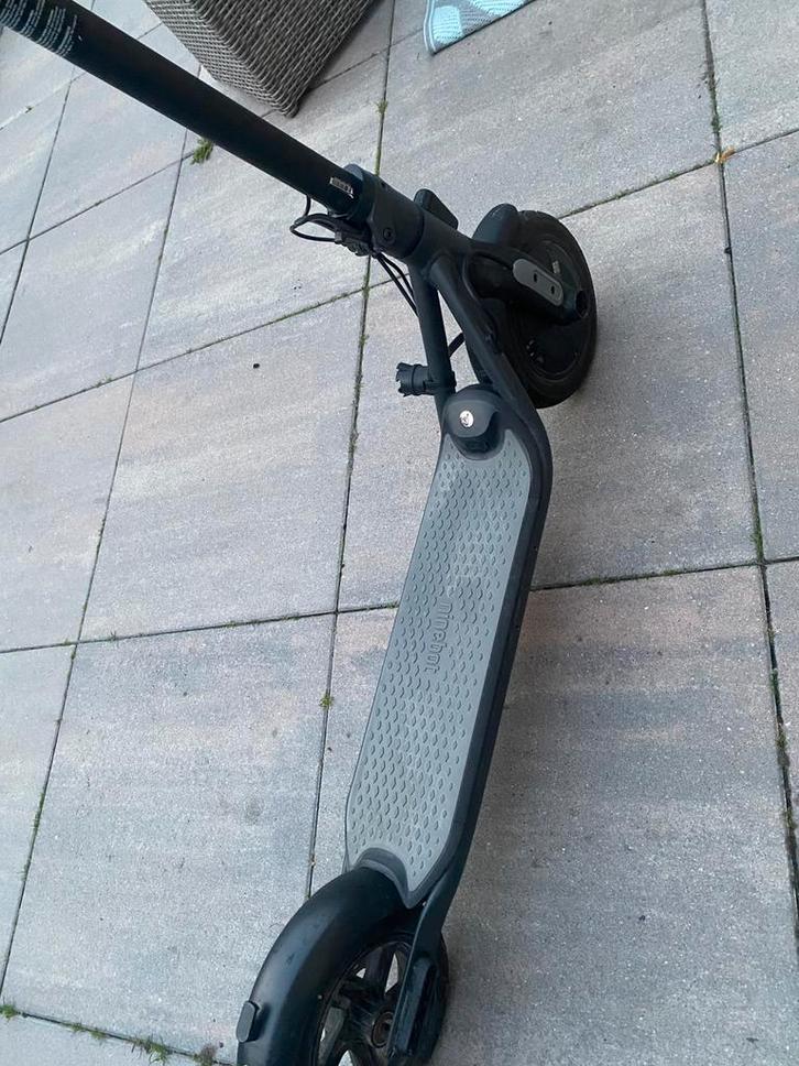 E-step van ninebot, Fietsen en Brommers, Steps, Zo goed als nieuw, Elektrische step (E-scooter), Ophalen