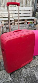 Rode koffer is van Swinger en de roze is van Carlton, Ophalen, Gebruikt, Hard kunststof, 70 cm of meer