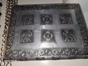 Volle sieradendoos beschikbaar voor biedingen