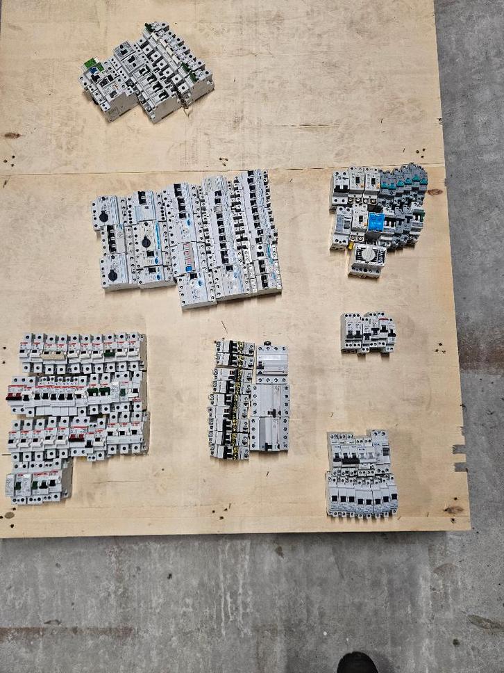 Diverse A-Merk componenten Aardlekschakelaars, Automaten, Doe-het-zelf en Verbouw, Elektra en Kabels, Gebruikt, Overige typen