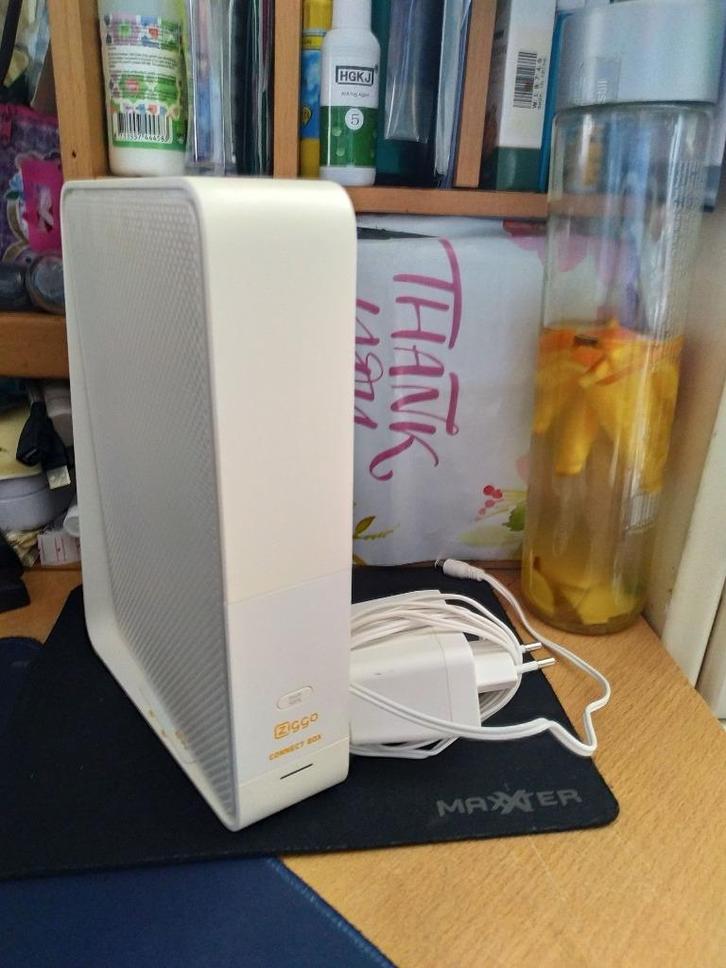 Compal CH7465LG-ZG router, Computers en Software, Routers en Modems, Gebruikt, Router, Ophalen of Verzenden