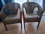 Rotan stoelen met eikenhouten stoelpoten, Huis en Inrichting, Stoelen, Ophalen, Gebruikt, Bruin, Twee