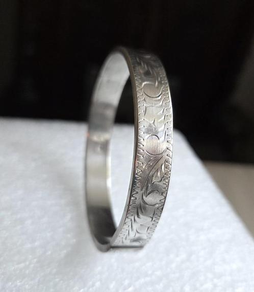 Zilveren (925) BEWERKTE slavenarmband/ klemarmband/ bangle, Sieraden, Tassen en Uiterlijk, Armbanden, Zo goed als nieuw, Zilver