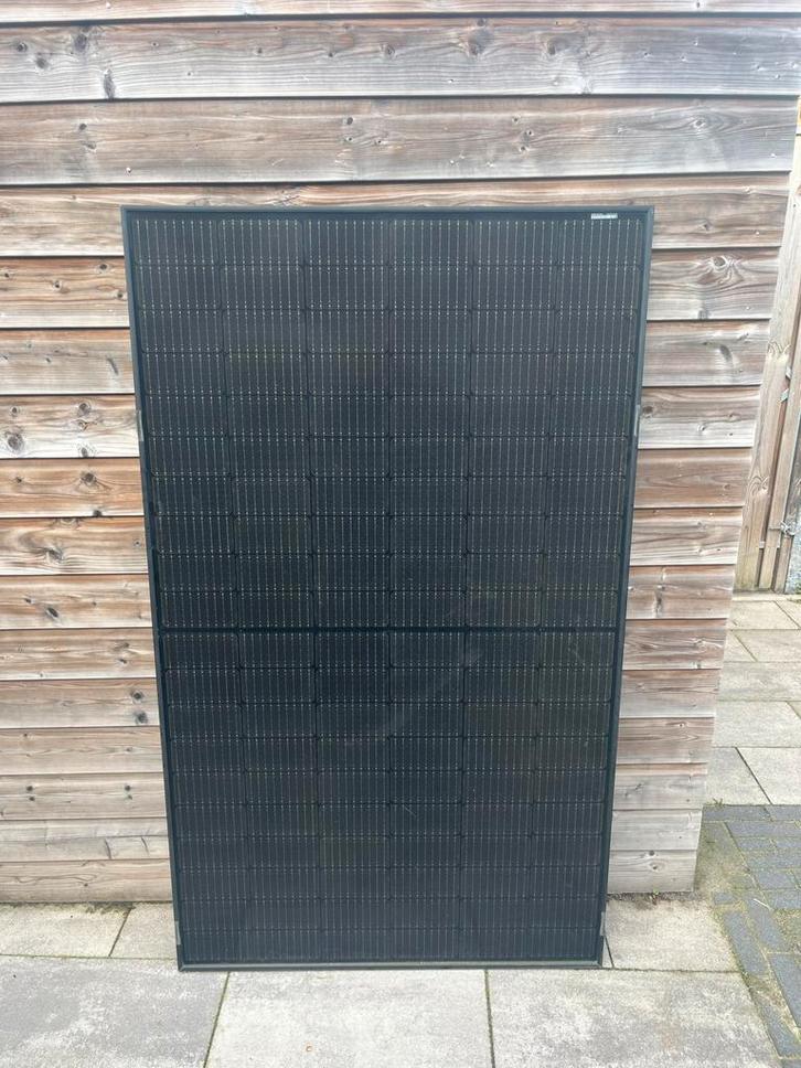 Zonnepanelen 8 stuks met toebehoren, Doe-het-zelf en Verbouw, Dakpannen en Dakbedekking, Gebruikt, Ophalen