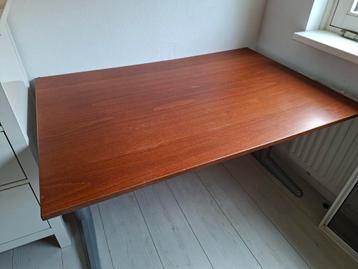 Bureau in hoogte verstelbaar 