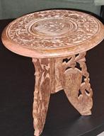 Aziatisch tafeltje van hout versierd met ivorine., Antiek en Kunst, Ophalen of Verzenden