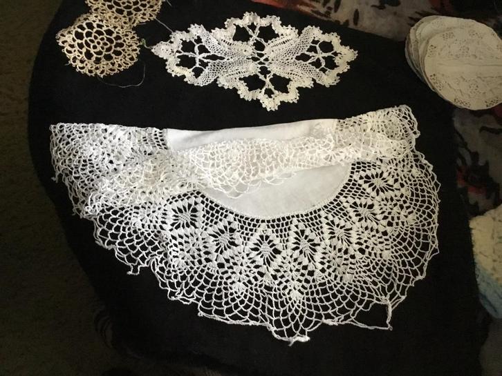 Doos vol met oud textiel, Antiek en Kunst, Antiek | Kleden en Textiel, Ophalen of Verzenden