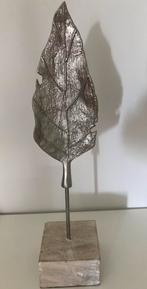 Zilveren (boom)blad (look a like veer) op sokkel, Ophalen of Verzenden, Zo goed als nieuw