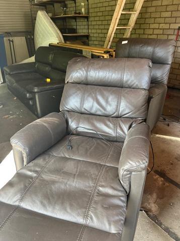 Elektrisch verstelbaars leren stoelen.  beschikbaar voor biedingen