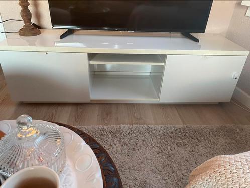 IKEA TV meubel Byås, Huis en Inrichting, Kasten | Televisiemeubels, Gebruikt, Minder dan 100 cm, 150 tot 200 cm, 25 tot 50 cm