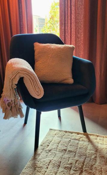 Donkerblauwe velvet stoel  beschikbaar voor biedingen