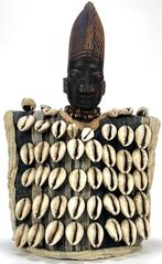Houten Yoruba beeld met cowrie schelpen, 20e eeuw, Nigeria, Antiek en Kunst, Ophalen of Verzenden