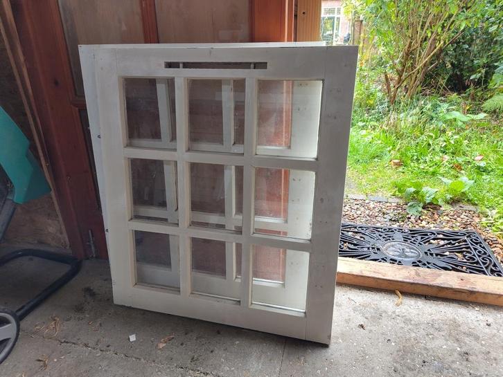 Twee massieve kozijnen met glas 66x74cm, Doe-het-zelf en Verbouw, Glas en Ramen, Gebruikt, Gevelraam of Ruit, Minder dan 80 cm