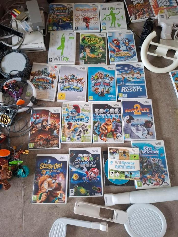 Complete Wii set, Spelcomputers en Games, Spelcomputers | Nintendo Wii, Gebruikt, Met 3 controllers of meer, Met games, Met Balance Board