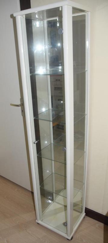 Mooie vitrinekast met 5 niveaus 176 cm beschikbaar voor biedingen
