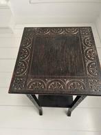 Brocant Tafeltje met Houten Details, Huis en Inrichting, Tafels | Bijzettafels, Minder dan 55 cm, Gebruikt, Vierkant, Hout