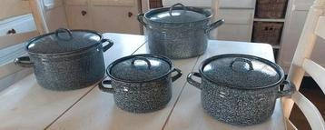 Vintage Pannenset gewerkt grijs / blauw gevlamd pannen oud 4 beschikbaar voor biedingen