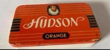 Hudson Oranje sigaren blikje. Afm. 11x6,5x2 cm. beschikbaar voor biedingen