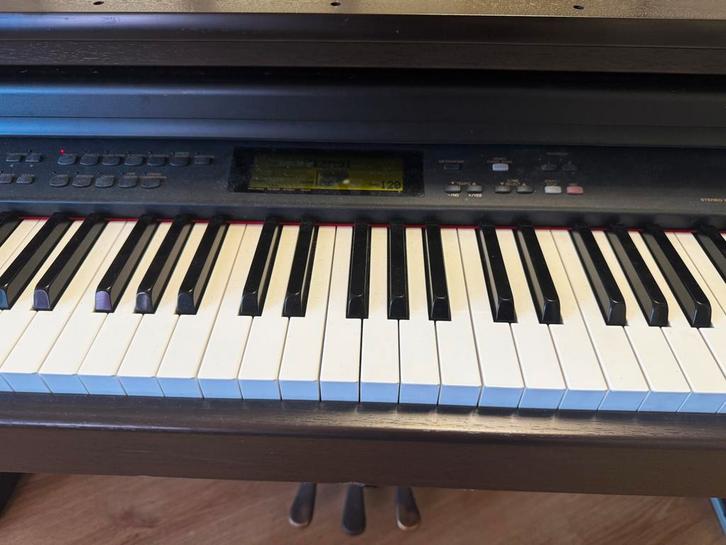 Moet nu weg Yamaha Clavinova digitale piano, Muziek en Instrumenten, Piano's, Zo goed als nieuw, Piano, Bruin, Digitaal, Ophalen of Verzenden
