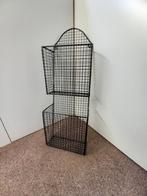 Te koop dit zwart metalen Wijnrek of Lectuurrek., Huis en Inrichting, Woonaccessoires | Krantenbakken en Lectuurbakken, Ophalen