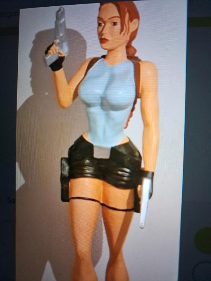 Lara Croft levensgroot beeld in nette gebruikte staat. 160cm, Verzamelen, Beelden en Beeldjes, Gebruikt, Mens, Ophalen