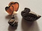 Brocante items uit erfenis: Speldje, Zwaan en bedeltje, Antiek en Kunst, Ophalen of Verzenden